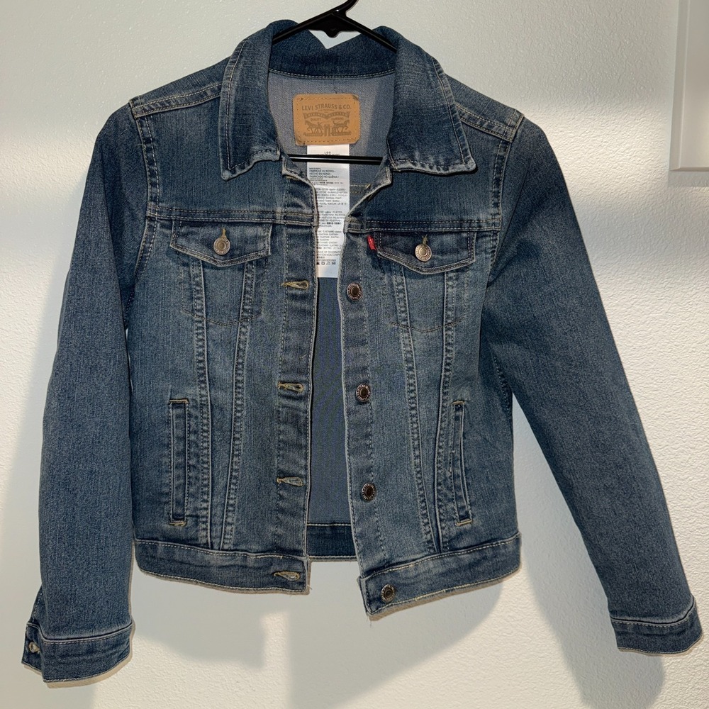 Levis Youth Size Large Denim Trucker Jacket Buttonā Front Medium Wash New W Tag